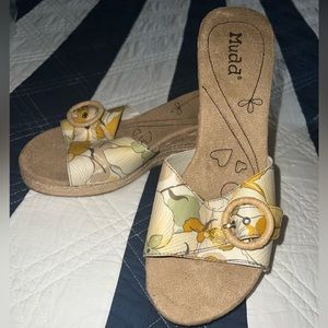 Floral Mudd Buckle Wedges